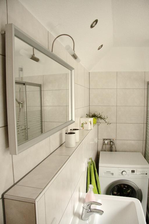 3 Seiten Ferienwohnung Йена Стая снимка