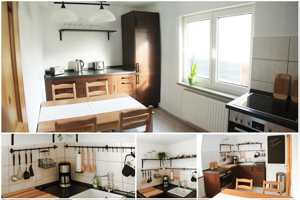 3 Seiten Ferienwohnung Йена Стая снимка